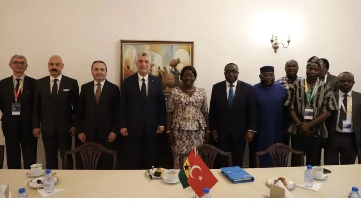 وزير التجارة التركي يبحث مع نظيرته من غانا تعزيز التعاون الاقتصادي