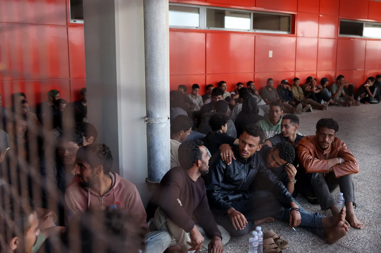 Греция жестоко обращается с мигрантами - Frontex