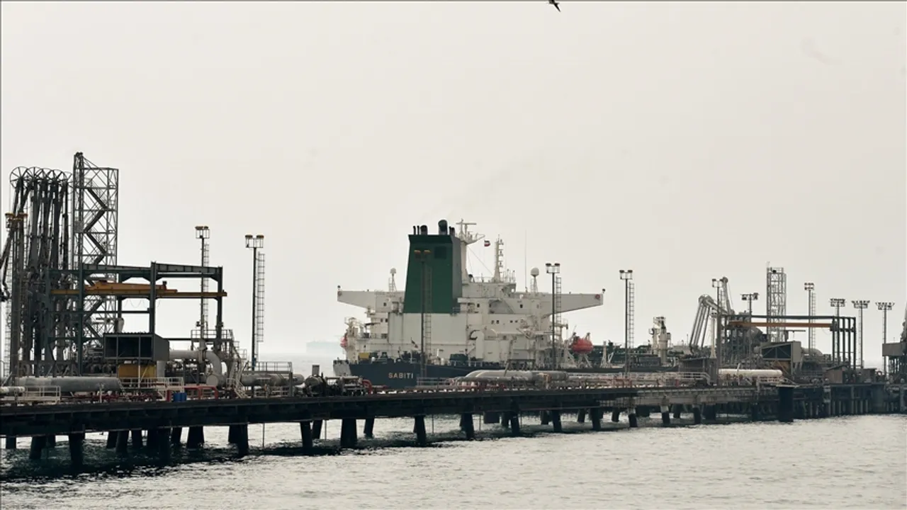 Irani thotë se eksportet e naftës kanë arritur në 1,5 milion fuçi në ditë pavarësisht luftës