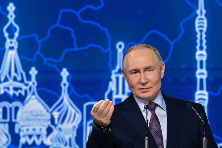 As Russia's oil revenue surges, Putin warns against squandering