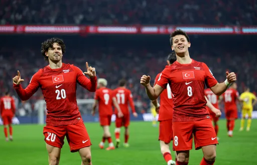 Geniestreich von Güler: Türkiye wahrt Chancen auf die WM