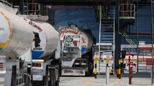 Nigeria eases foreign exchange rules, allows international oil firms to fully repatriate earnings