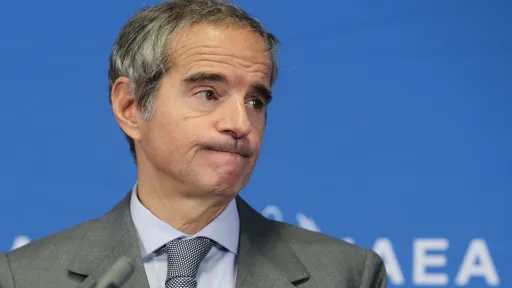 غروسي يحذّر من أنّ أي ضرر في "بوشهر" الإيرانية قد يؤدي إلى حادث إشعاعي خطير