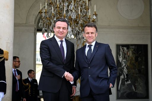 Kryeministri Kurti u prit në takim nga presidenti Macron