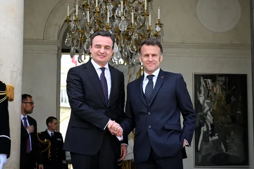 Kryeministri Kurti u prit në takim nga presidenti Macron