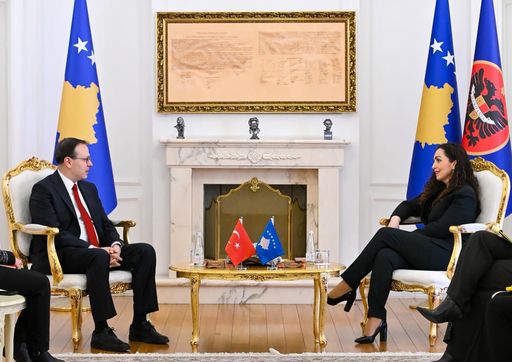 Presidentja Osmani priti në takim ambasadorin e Türkiyes në Kosovë  Angili