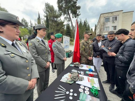 Ushtria shqiptare hap dyert në Kuçovë  thirrje për rekrutë të rinj