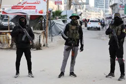 الإعمار مقابل السلاح.. خطة ميلادينوف تضع غزة أمام اختبار صعب