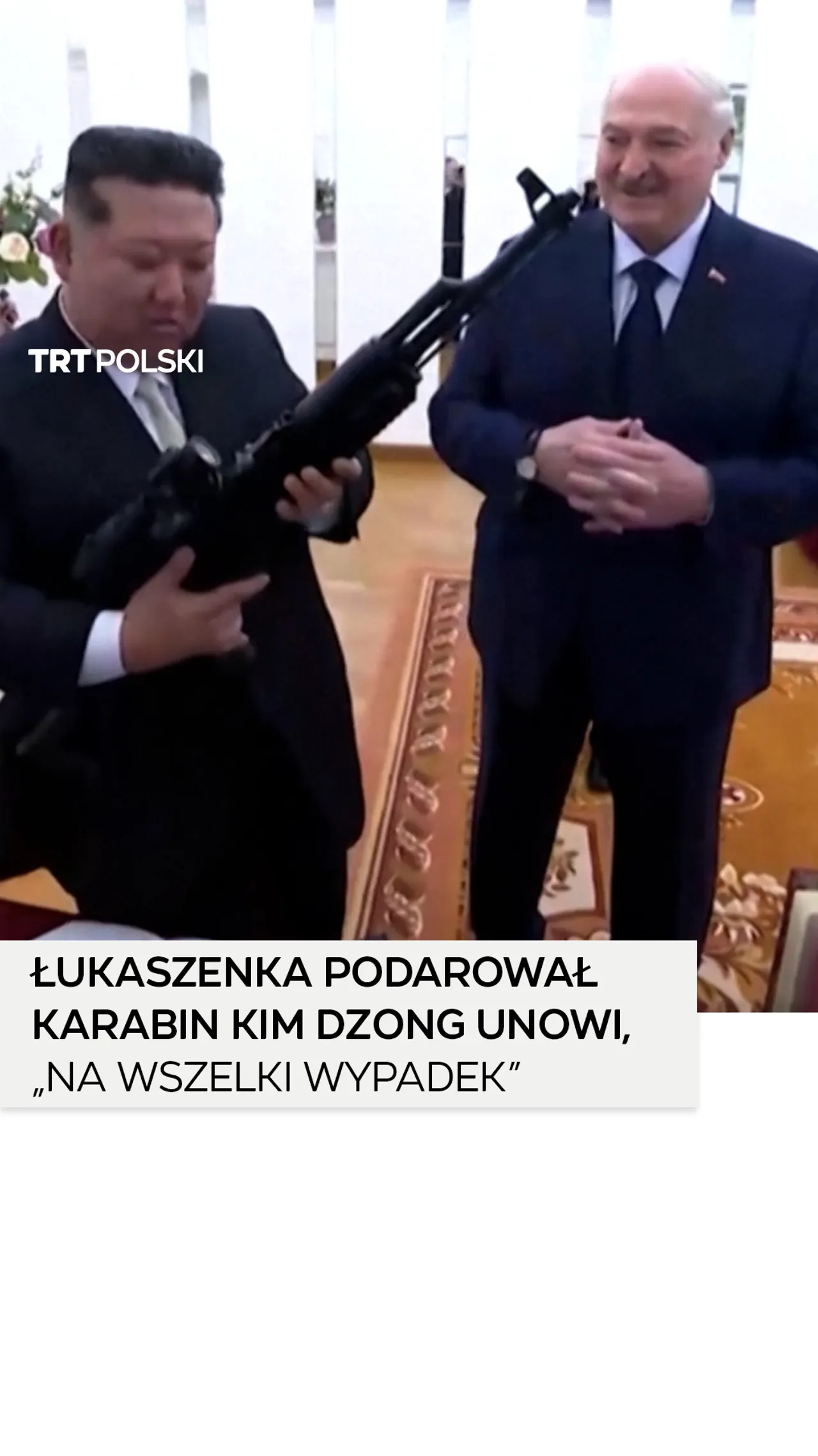 Łukaszenka wręczył karabin Kim Dzong Unowi „na wszelki wypadek, gdyby pojawili się wrogowie”