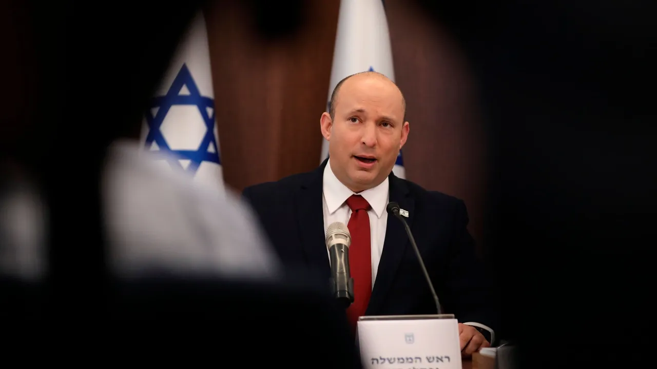 İzrailneñ êlekkege xökümät räise Bennett: "Netanyaxu ber mäydanda da niçek ciñärgä ikänlegen belmi"