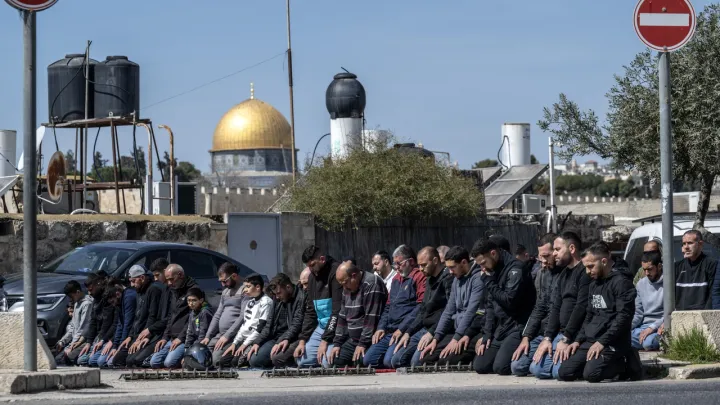 للجمعة الرابعة.. قوات الاحتلال تمنع إقامة الصلاة في المسجد الأقصى