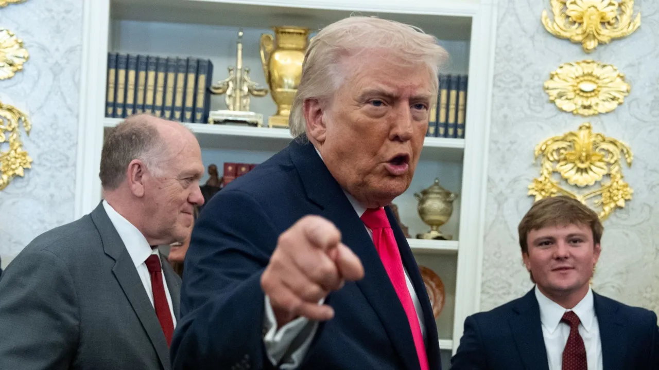 Трамп поставил удары на паузу