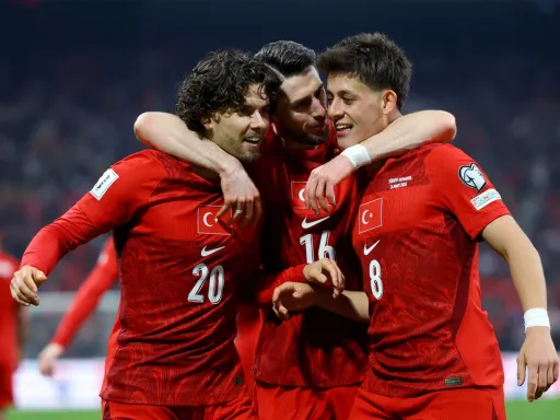 Türkiye vence a Roménia e fica a um passo do regresso ao Mundial