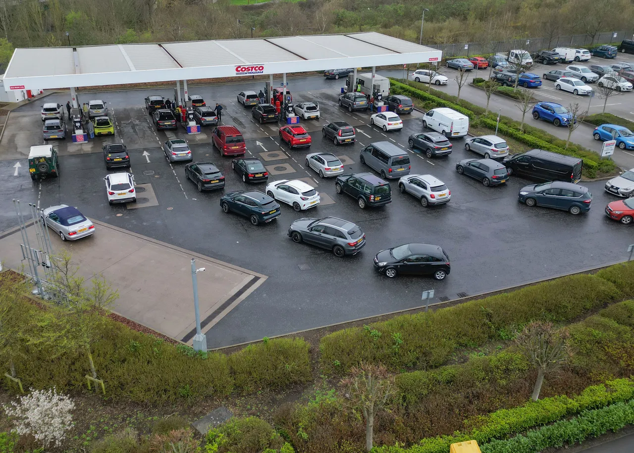 Mungesa të karburantit godasin qytetin Derby në Mbretërinë e Bashkuar