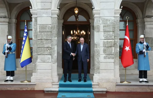 Le président turc Erdogan reçoit officiellement le président du Conseil Denis Bećirović
