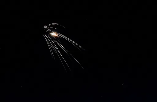 هجمات بصواريخ ومسيرات إيرانية تستهدف 3 دول خليجية اليوم الاثنين