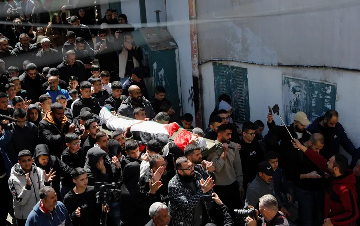 Israël abat un Palestinien en Cisjordanie occupée, des colons illégaux volent du bétail