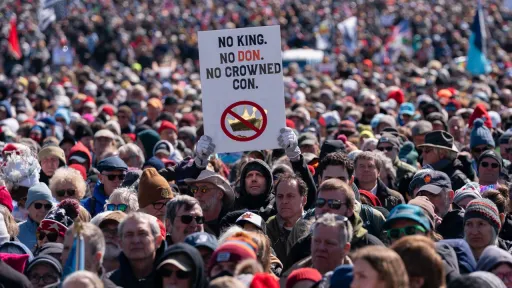 مظاهرات في إسرائيل رفضاً للحرب على إيران و"لا ملوك" تجوب الولايات الأمريكية