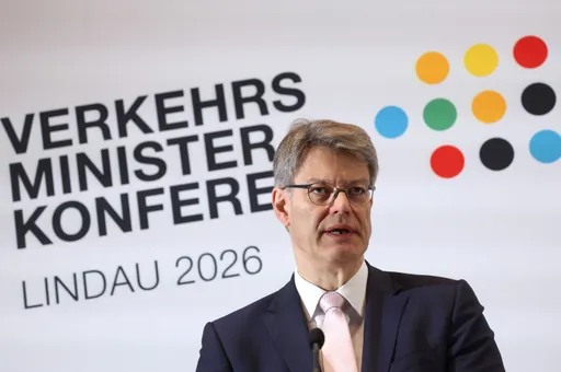 Schnieder: Zustand der Bahn geht Richtung „demokratiegefährdend“