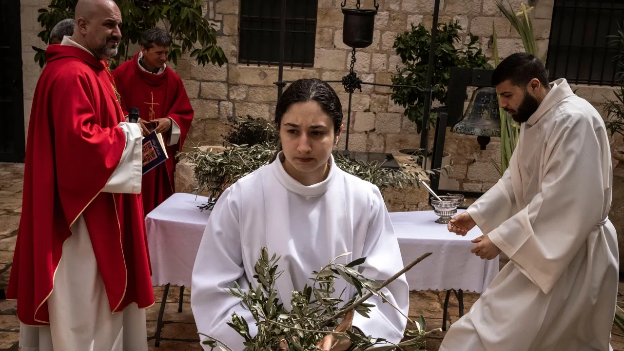 Jérusalem: la police israélienne empêche un Patriarche latin de prier, Meloni condamne une "offense"