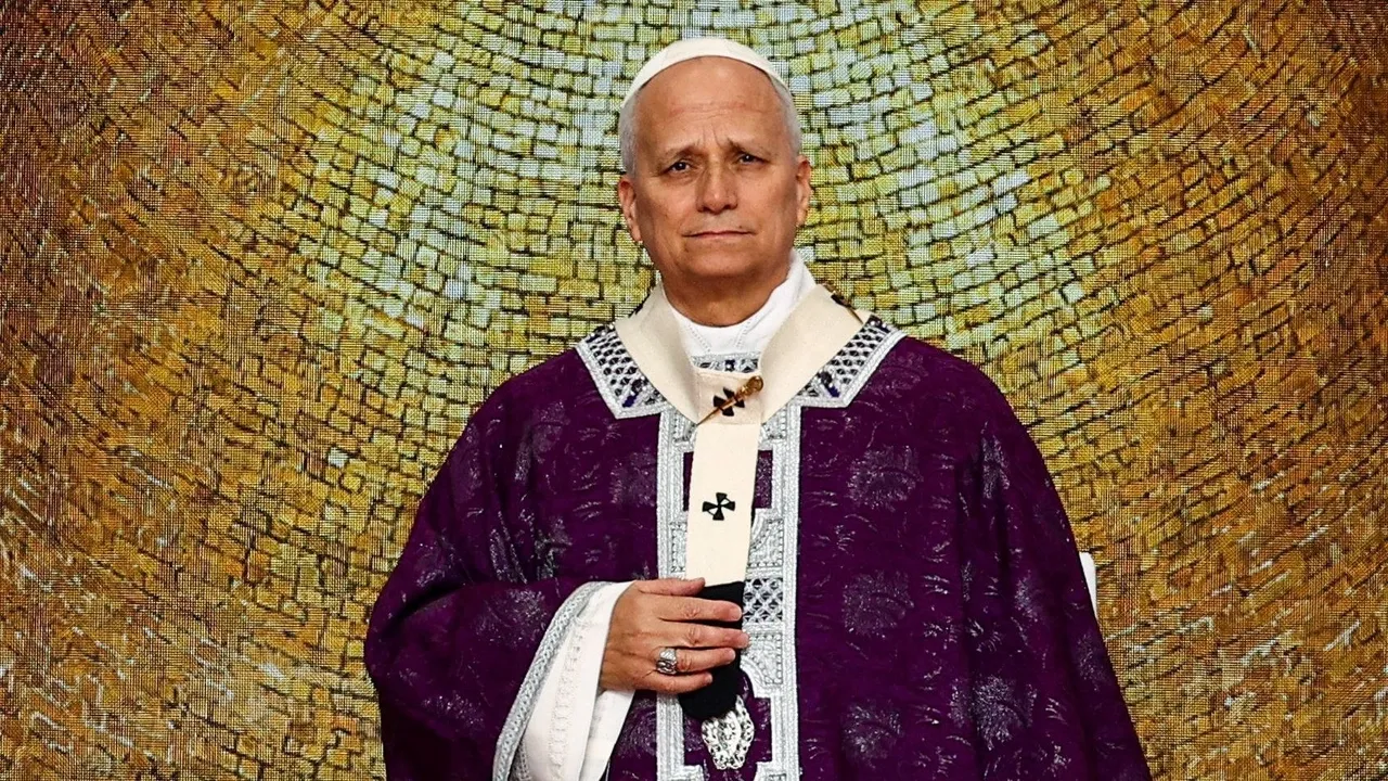 God 'does not listen to the prayer of those who wage war', says pope