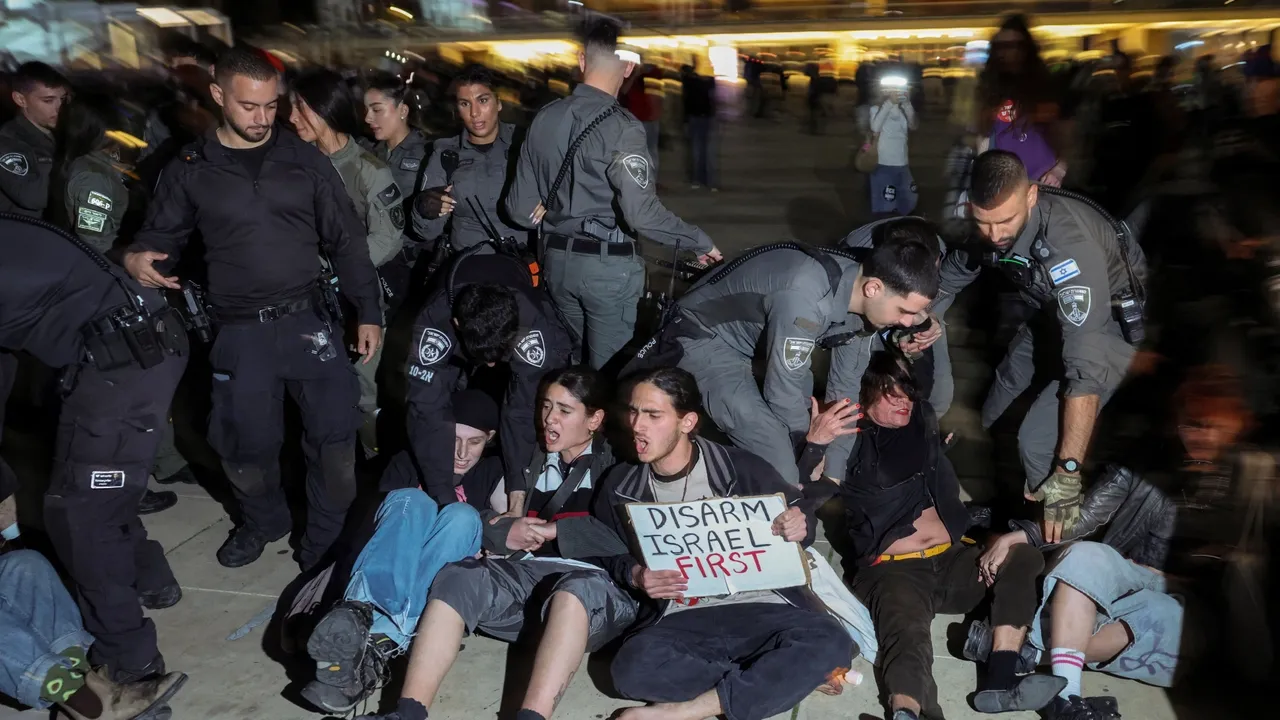 Hunderte Israelis protestieren gegen Iran-Krieg