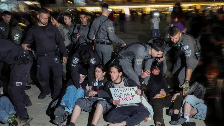 Hunderte Israelis protestieren gegen Iran-Krieg
