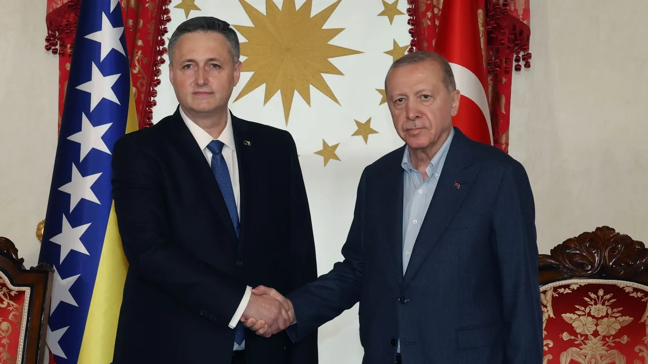 Presidente turco Erdogan recebeu o Presidente da Presidência da Bósnia e Herzegovina, Becirovic