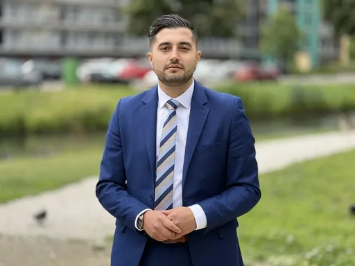 Холандската партија Денк го обновува законот против дискриминација при вработување