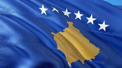 Kosova reagon pas vendosjes së etiketave fyese mbi pllakatin e Ambasadës së saj në Berlin