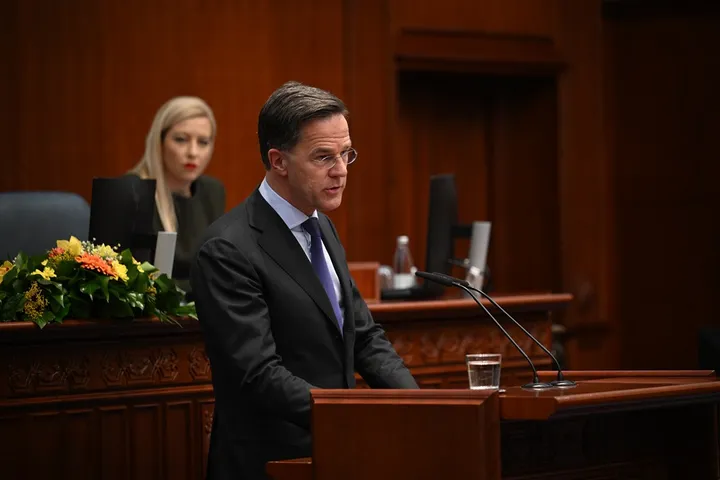 Rutte në Shkup: Siguria e Ballkanit Perëndimor mbetet prioritet për NATO-n