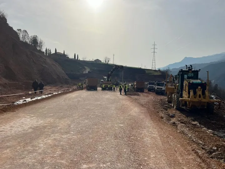 Shqipëri, rihapet për qarkullim rruga Librazhd–Përrenjas