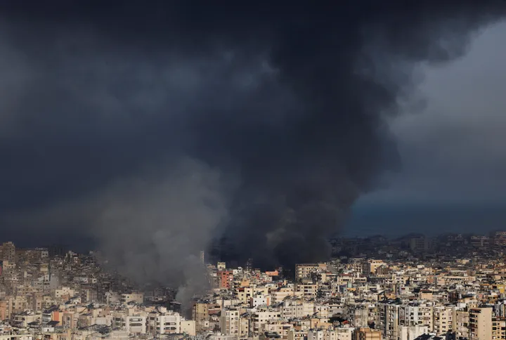 Izraeli nis sulme ajrore në shkallë të gjerë ndaj Teheranit dhe Bejrutit, godet selinë e Al-Manar TV