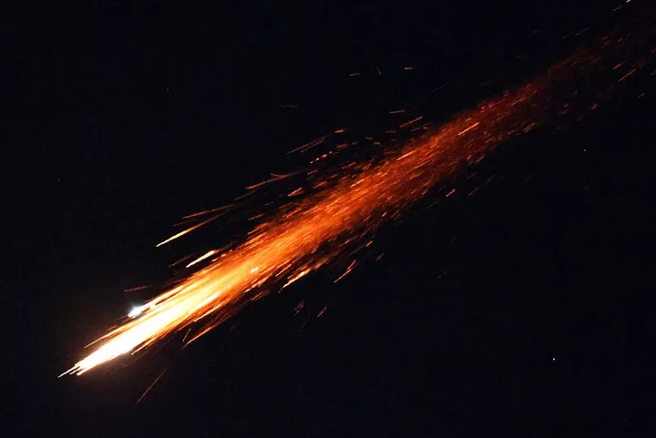 إسرائيل تشن "موجة هجمات واسعة" ضد إيران.. وطهران تواصل قصفها وتهاجم مقر "سي آي إيه" في الرياض