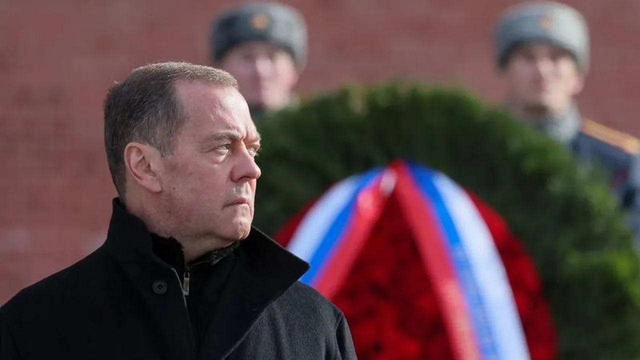 Medvegyev: "Kitör a harmadik világháború, ha az Egyesült Államok folytatja 'őrült' kísérleteit"