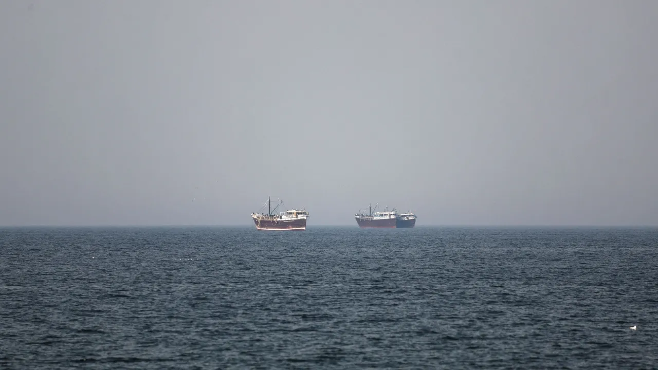 イラン、ホルムズ海峡を封鎖へ　通過を試みる船舶への攻撃を警告