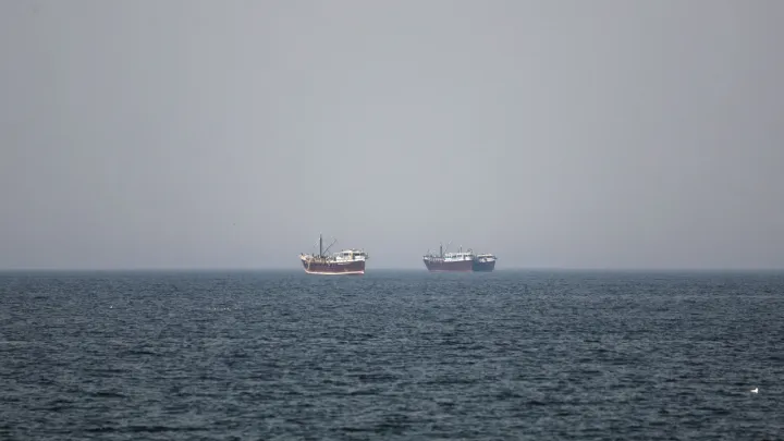 イラン、ホルムズ海峡を封鎖へ　通過を試みる船舶への攻撃を警告