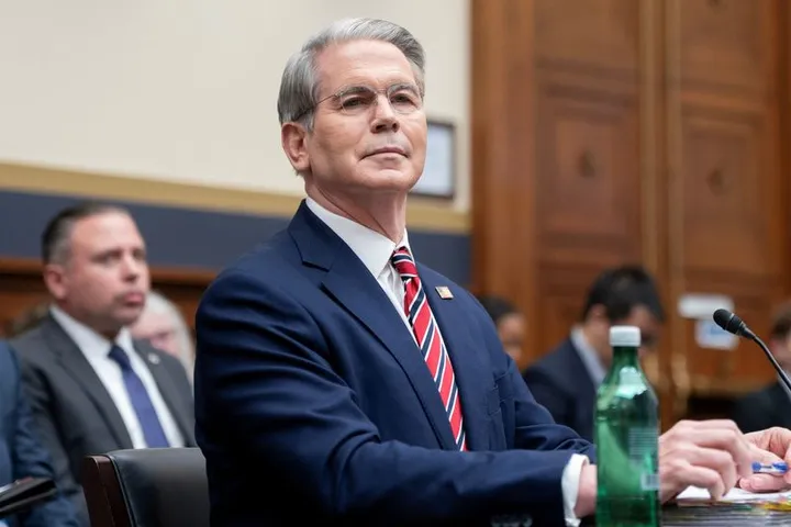 Washington retomará el control del estrecho de Ormuz, dice el secretario del Tesoro de EE.UU.