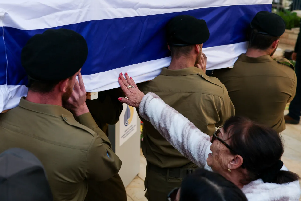 חייל ישראלי נהרג מאש ידידותית בדרום לבנון, על רקע המשך ההפגזה על ביירות וצור