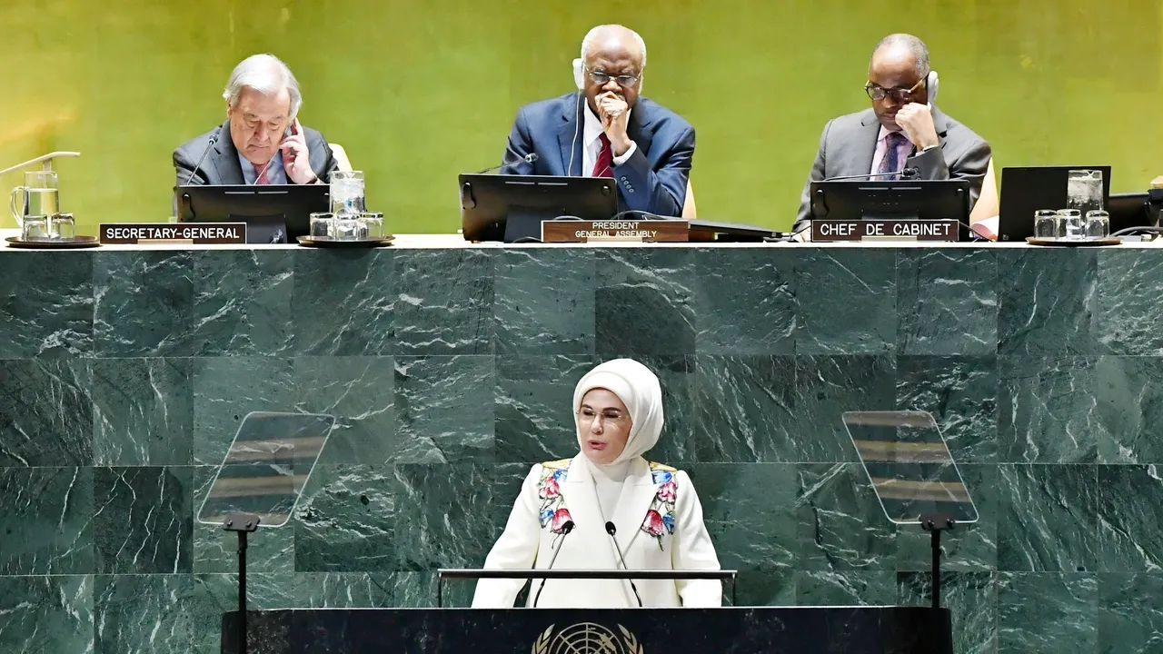 جهان با پیشگامی امینه اردوغان روز جهانی زباله صفر را گرامی می‌دارد