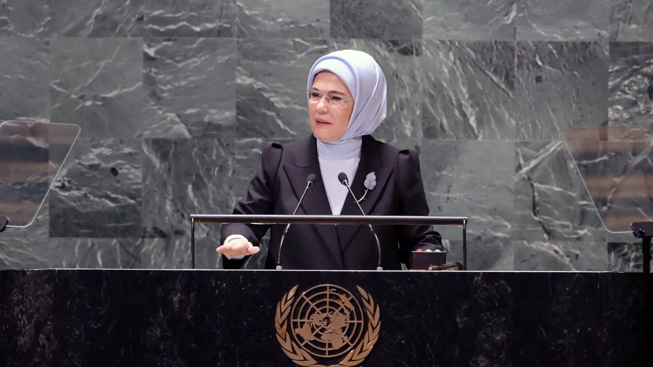 في اليوم العالمي لـ”صفر نفايات".. أمينة أردوغان: 2.3 مليار طن من الطعام يهدر سنوياً في العالم