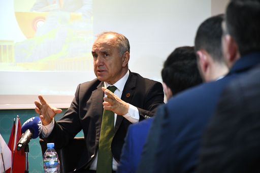 Instituti Yunus Emre në Tiranë organizoi bisedë me ish ambasadorin Genci Muçaj