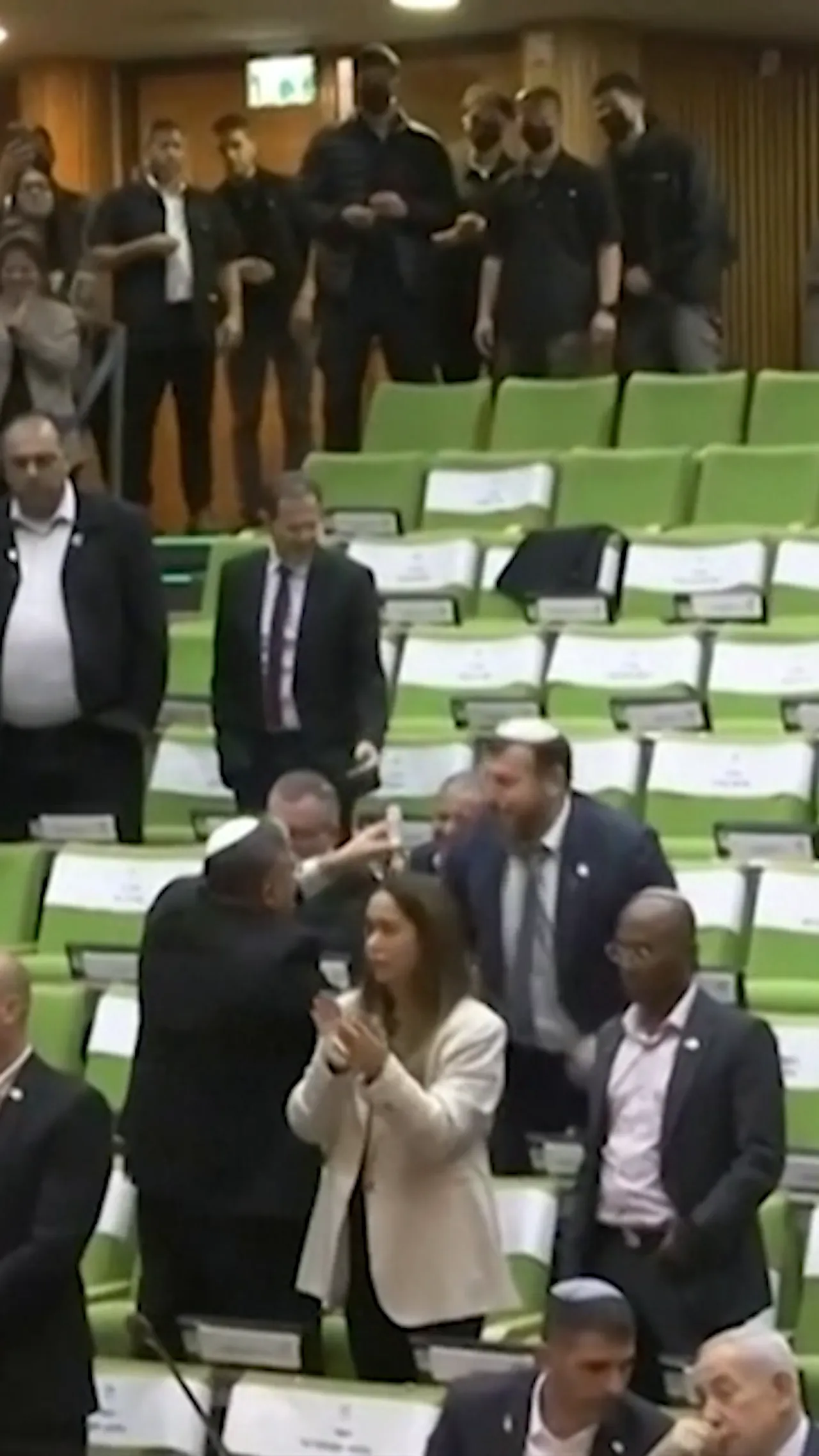 Anggota Parlemen Israel merayakan RUU hukuman mati bagi warga Palestina