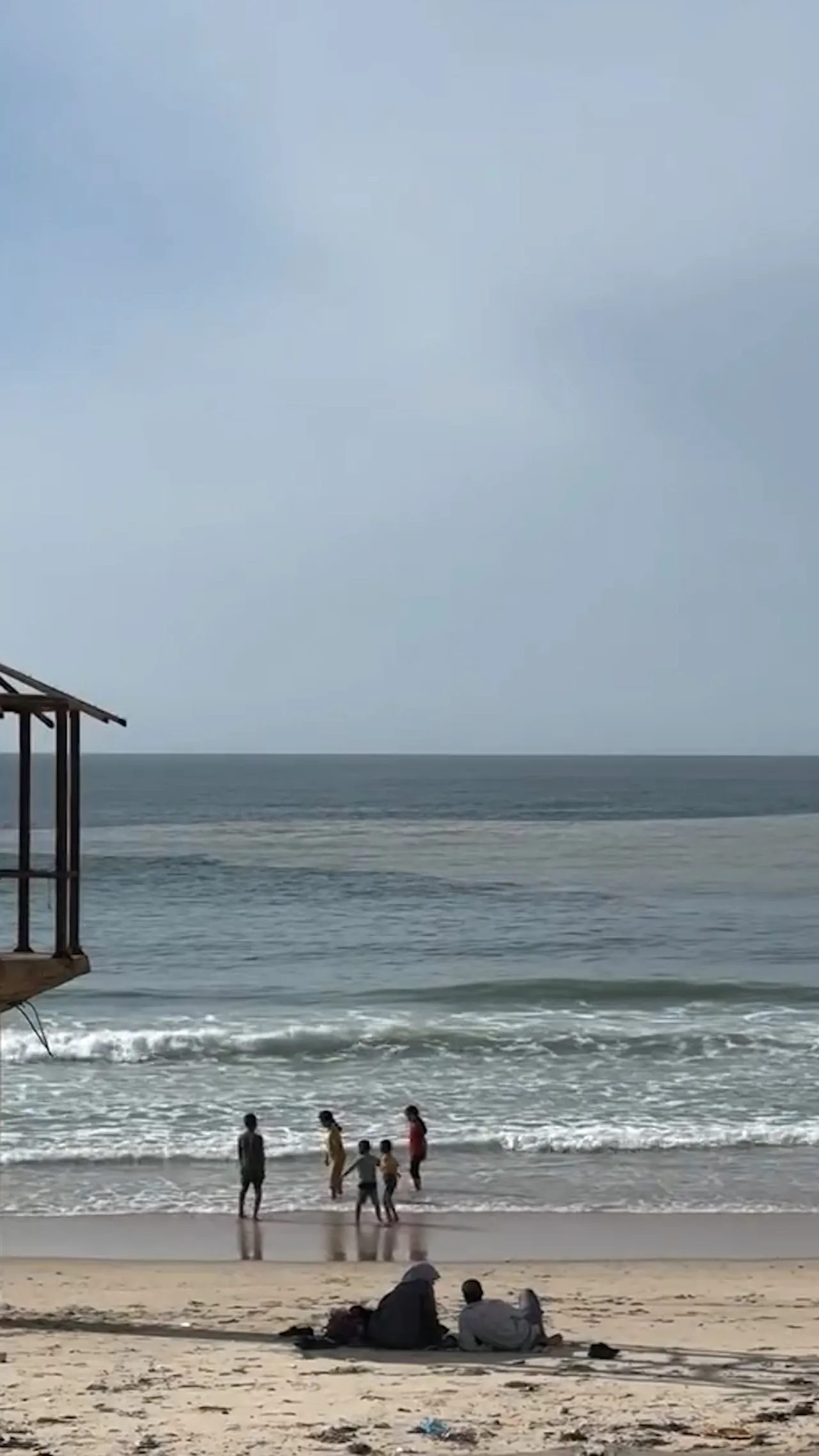 Israel membuka bendungan limbah untuk mencemari aliran Sungai Wadi Gaza