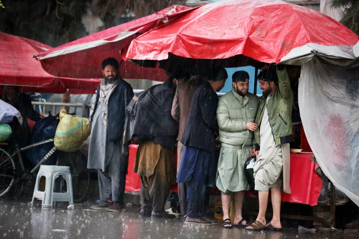 په افغانستان کې د سېلابونو، زلزلو او ځمکې ښوېدنې له امله ۱۴۸ کسانو خپل ژوند له لاسه ورکړی دی.