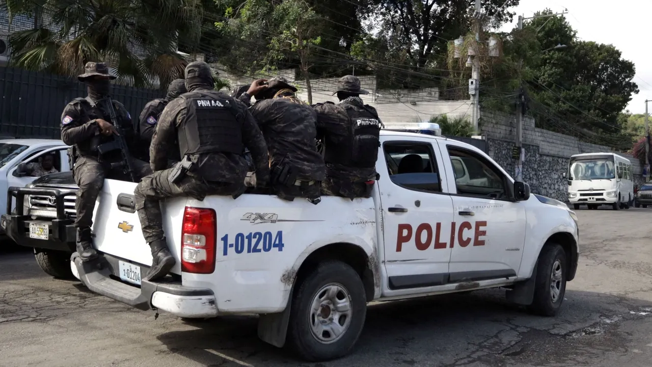 Pelo menos 70 mortos, 30 feridos em "massacre" de gangue no Haiti: organizações de direitos humanos