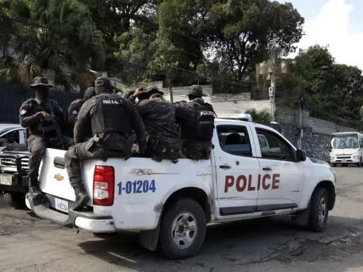 Pelo menos 70 mortos, 30 feridos em "massacre" de gangue no Haiti: organizações de direitos humanos