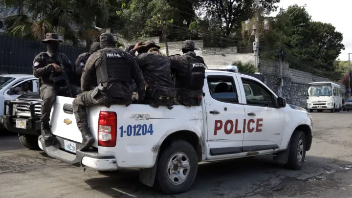 Pelo menos 70 mortos, 30 feridos em "massacre" de gangue no Haiti: organizações de direitos humanos