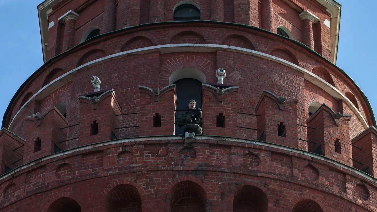 Инициативы в России: работай по 72 часа в неделю, переплачивай за VPN