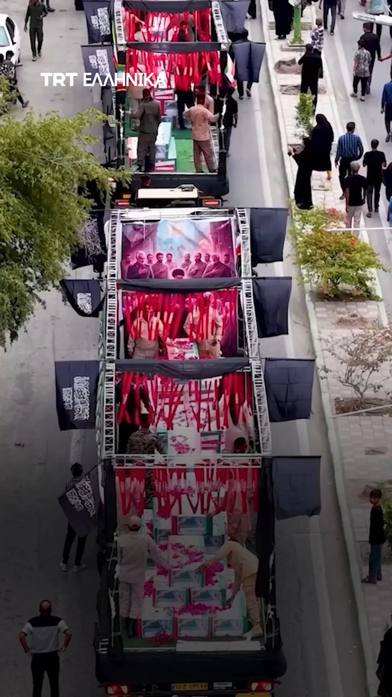 Μαζική κηδεία στο Ιράν για τους 165 ανθρώπους που έχασαν τη ζωή τους στην επίθεση σε σχολείο